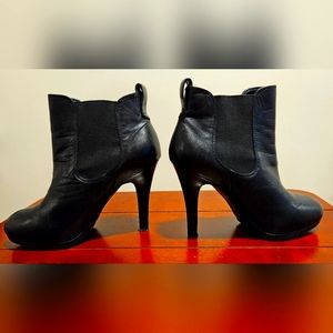 Jessica Simpson Black Leather booties